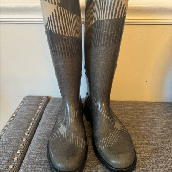 Burberry Wellington Check Rubber Rain Boots In Grey Size 40 - Picture 1 of 6